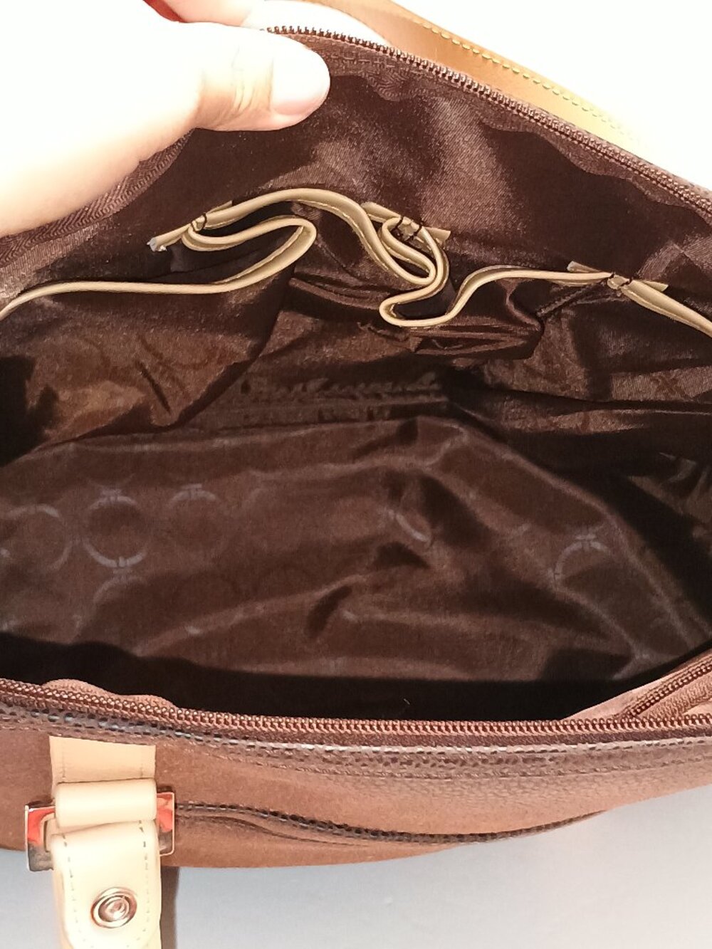 JM New York Brown Pebbled Faux Leather Large Dome Tote Shoulder Bag Beige Trim - Picture 8 of 11